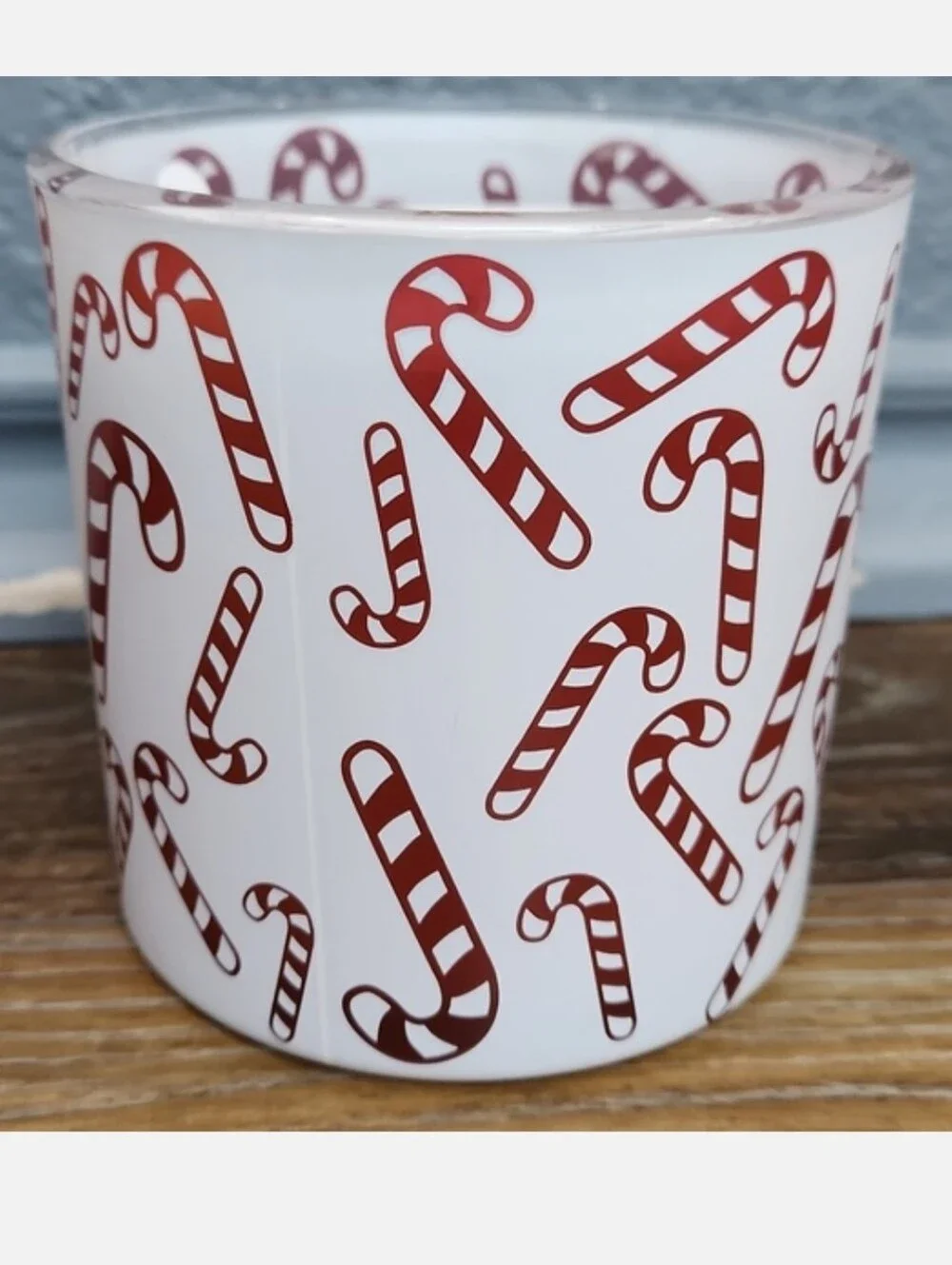 NWT Peppermint Swirl Scented Candle Red White Candycanes 14 oz